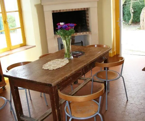 بيت ضيافة Chateau Valoux