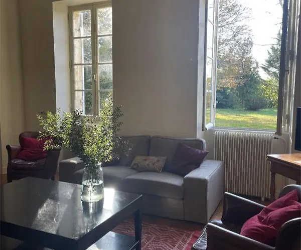 Chateau Valoux بيت ضيافة